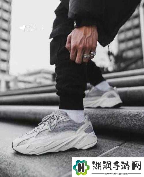 YEEZY700